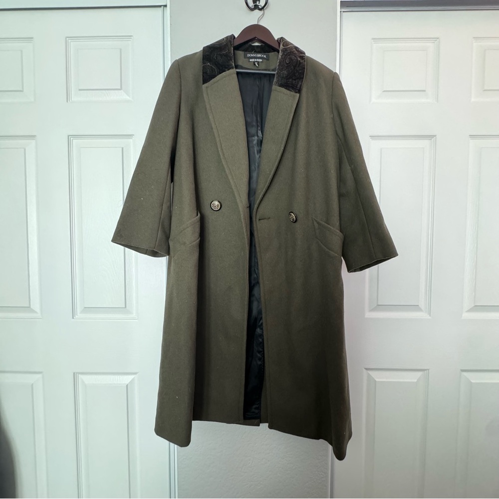 VINTAGE Donny Brook • 100% Wool Coat • 8P • Made in Russia • Green Paisley